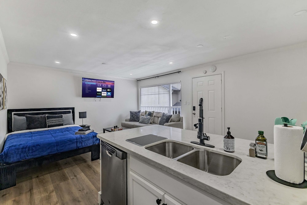 1BD Montrose Living Prime Location Comfy Beds (No translation as there's no general term to translate), Billede 5