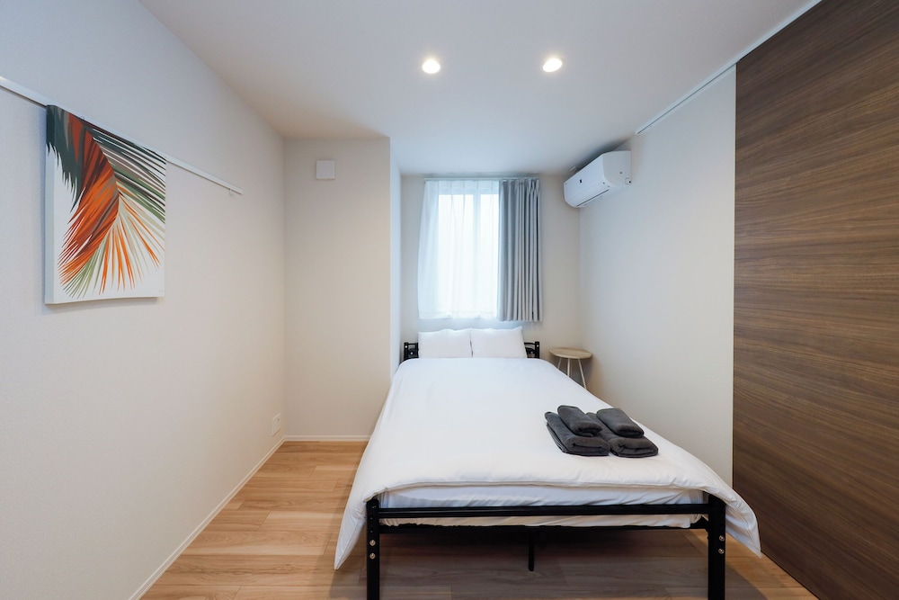 102/Accommodates three-person, Non Smoking photo 2