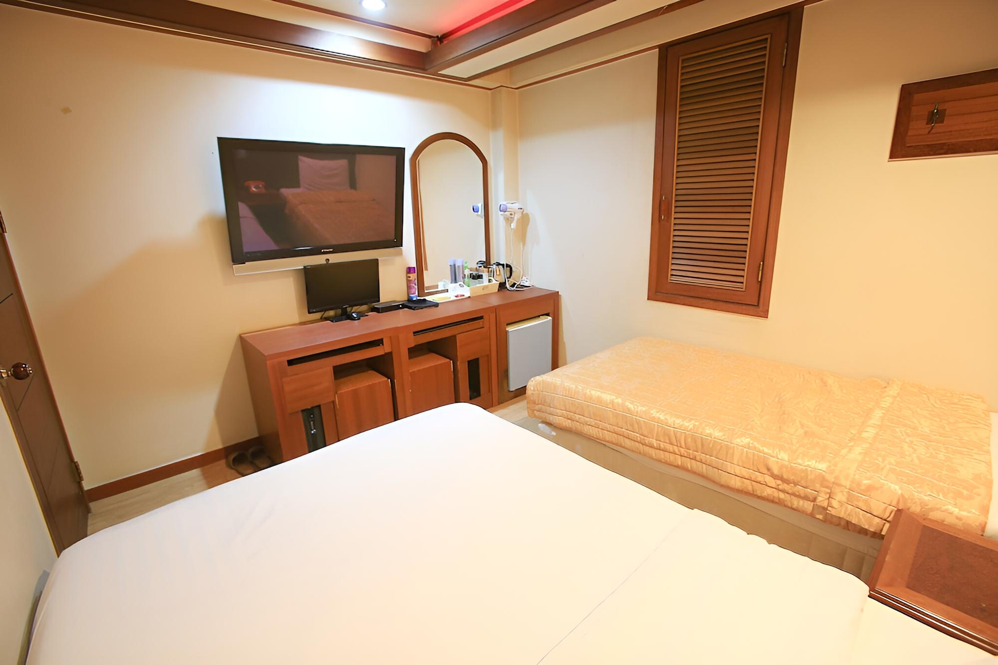 Room (Twin (no PC support)) - Photo 5