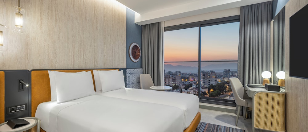 Classic Room, 2 Twin Beds, City View