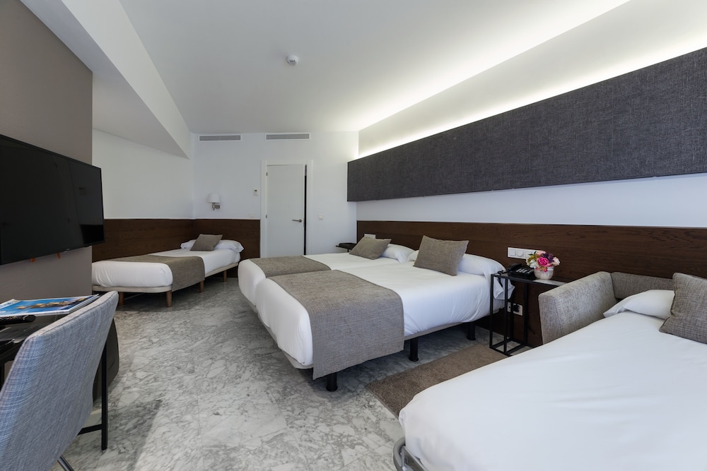 Triple Room (with Extra Bed) photo 3