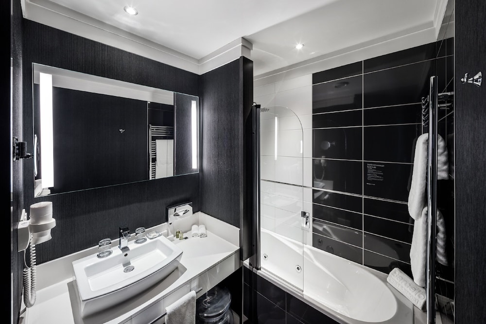 Deluxe Double Or Twin Room - Photo 7