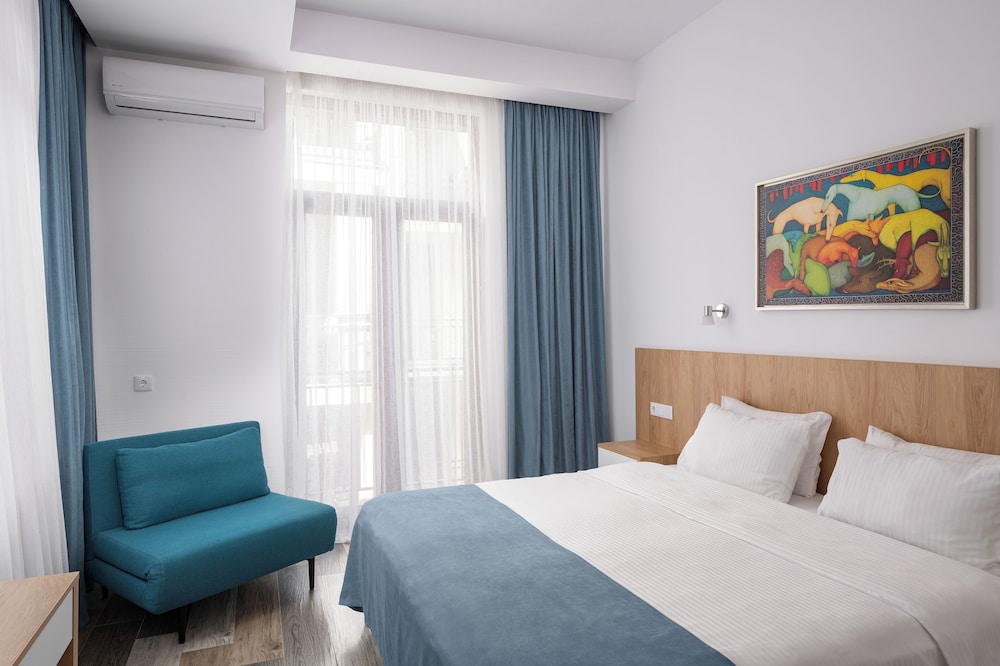 Economy Room
