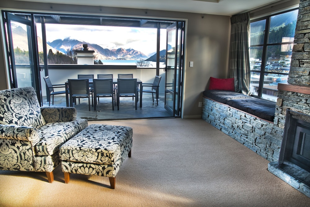 Penthouse - Mt Aurum photo 1