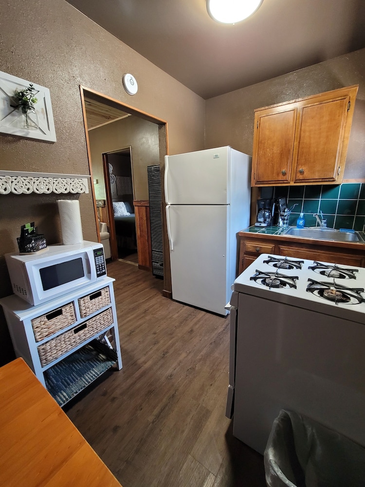 Basic Cabin photo 2