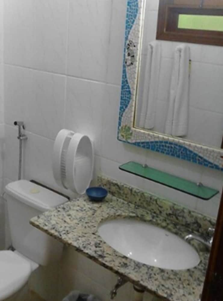 Quintuple Room, Accessible photo 2