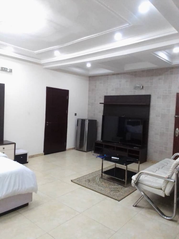 Room - Photo 4