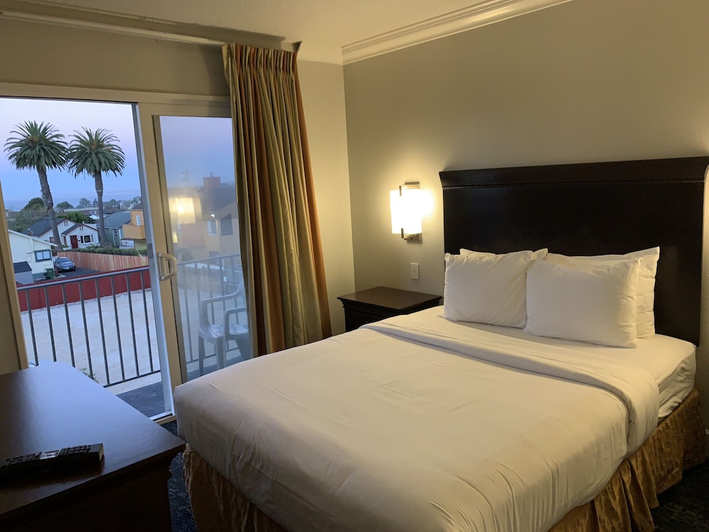 One Bedroom Suite, 2 Queen Beds, Balcony - Photo 3