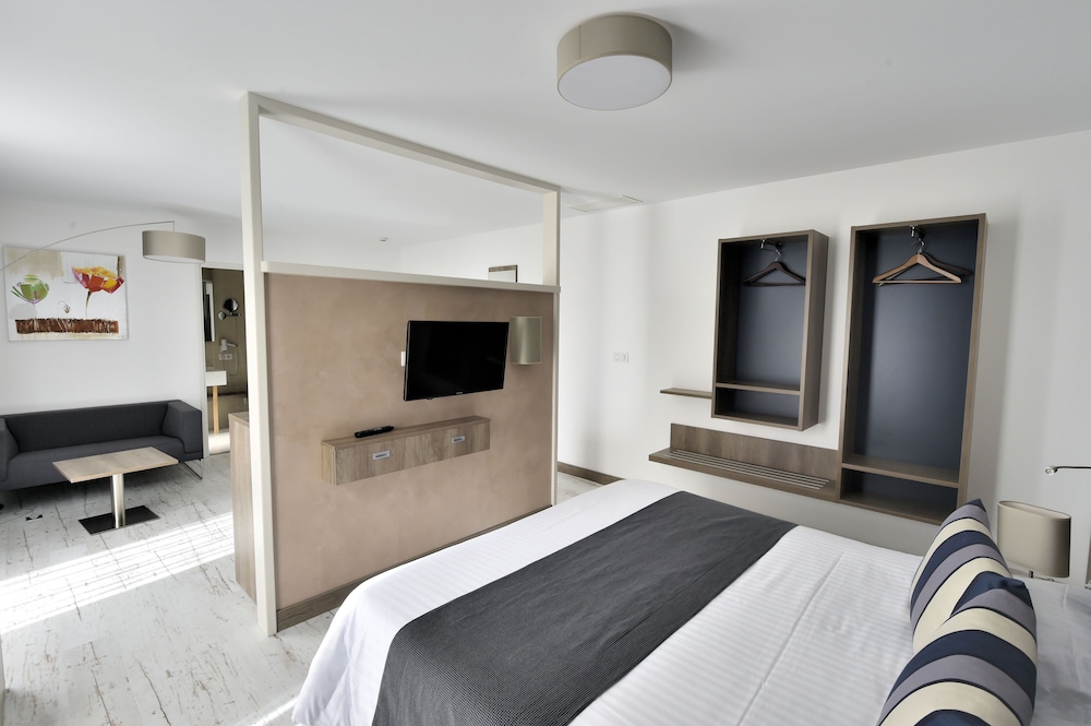 Comfort Suite - Photo 1