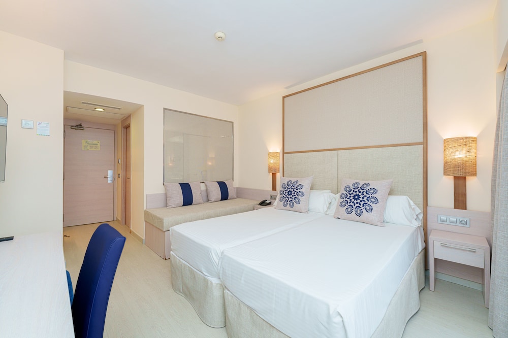 Double Room, Balcony, Pool View - Photo 5