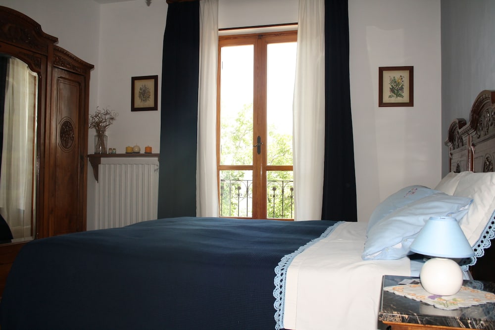 Double Room, 1 Queen Bed (Blu) photo 1