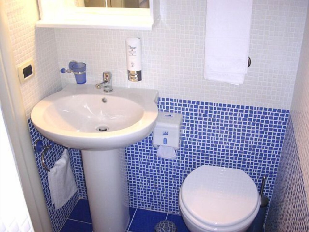 Quadruple Room - Photo 1