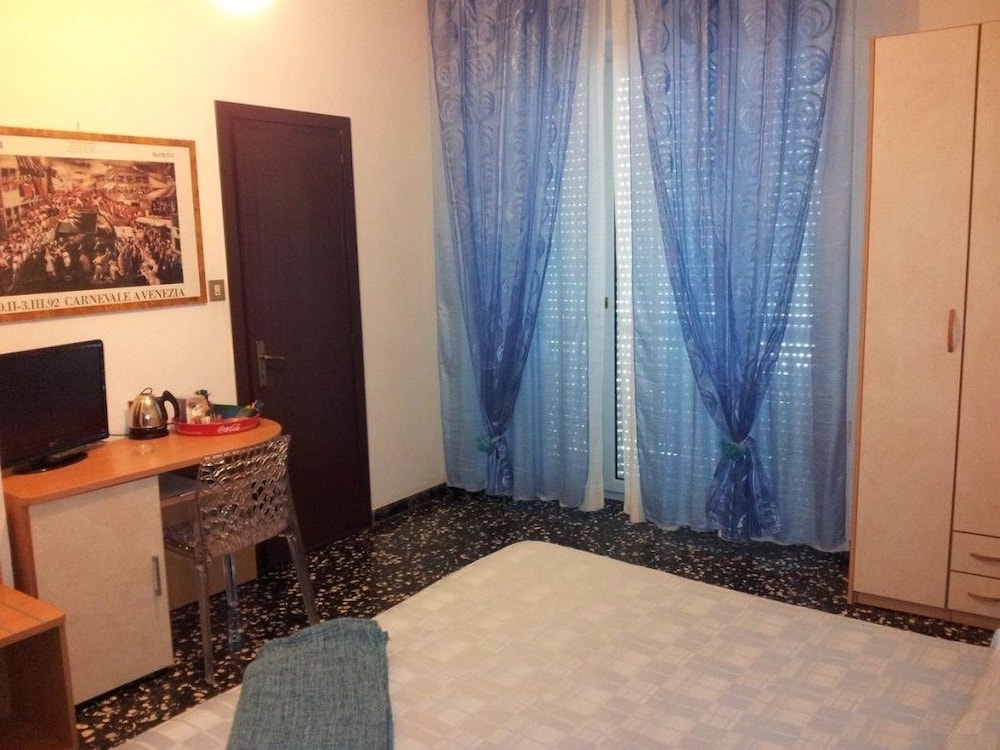 Standard Double Room photo 2
