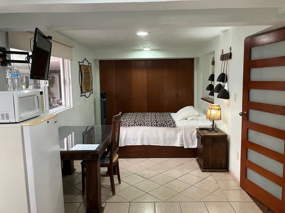 Business Single Room, 1 Large Twin Bed, Refrigerator & Microwave, Courtyard View