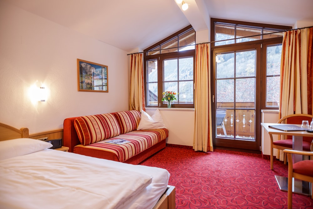 Quadruple Room, Balcony, Mountain View (Haupthaus)