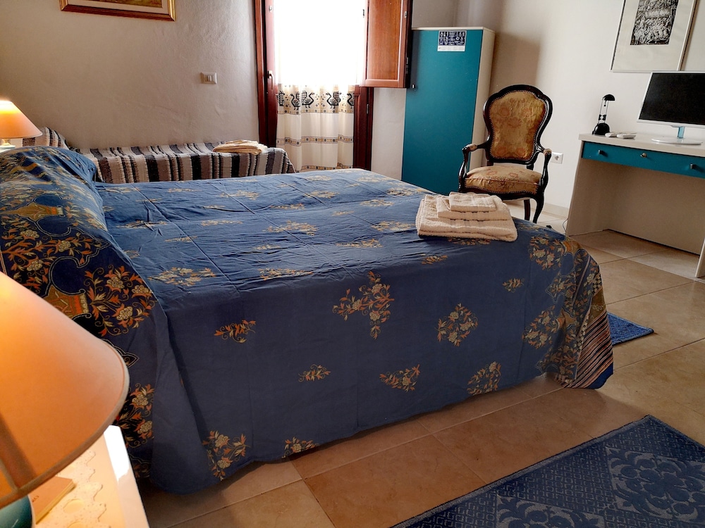 Double Room, Shared Bathroom (Tripla)