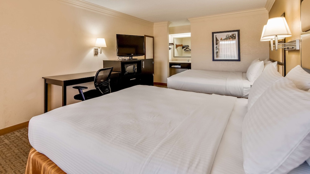 Standard Room, 2 Queen Beds, Non Smoking, Refrigerator & Microwave (Pet Friendly) - Photo 3