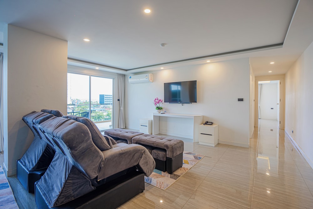 2 Bedroom Grand - Photo 8