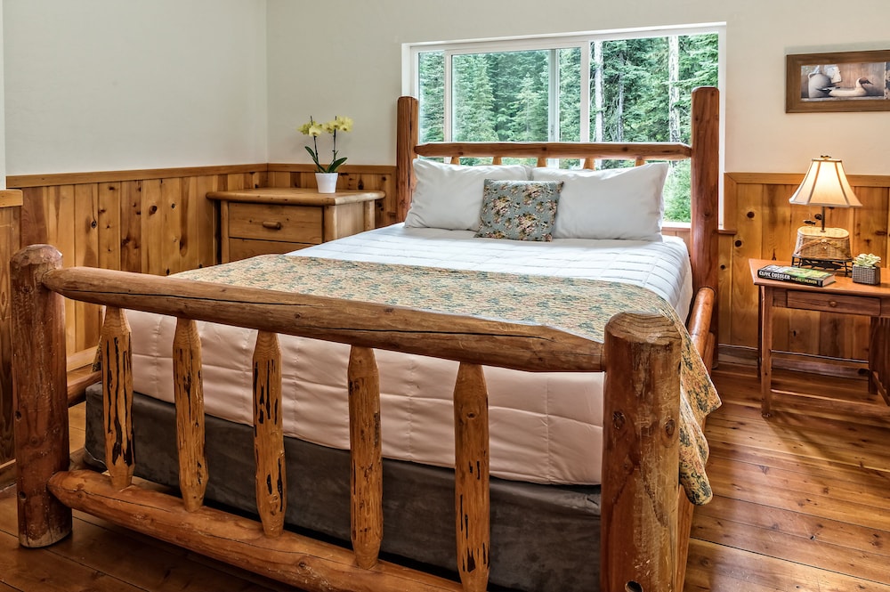 Kokanee 2 Bedroom Lodge A & B photo 2