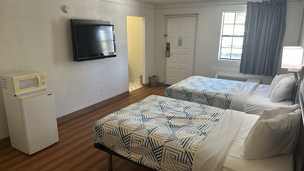 Deluxe Room, 2 Double Beds, Non Smoking, Refrigerator & Microwave photo 2