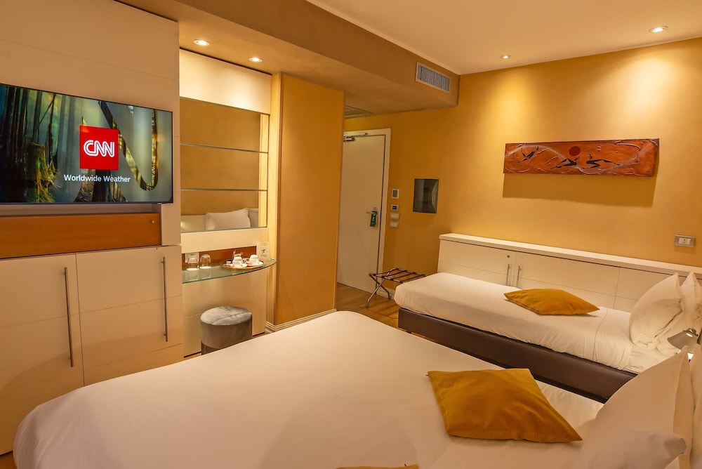Superior Triple Room thumbnail 5