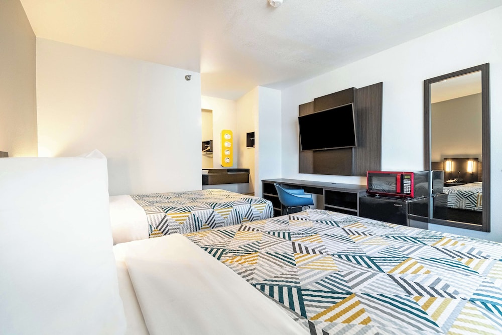 Standard Suite, 2 Queen Beds, Non Smoking