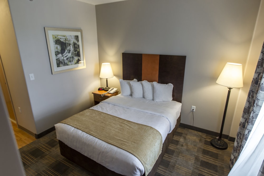 Suite, 1 Queen Bed - Photo 12