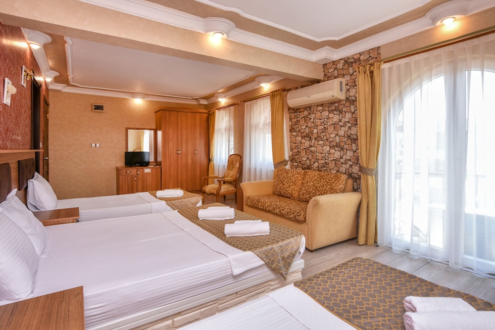 Family Quadruple Room photo 1