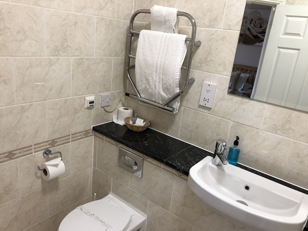 Signature Double Room, Ensuite, River View photo 3