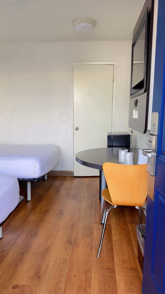 Standard Room, 2 Queen Beds, Non Smoking