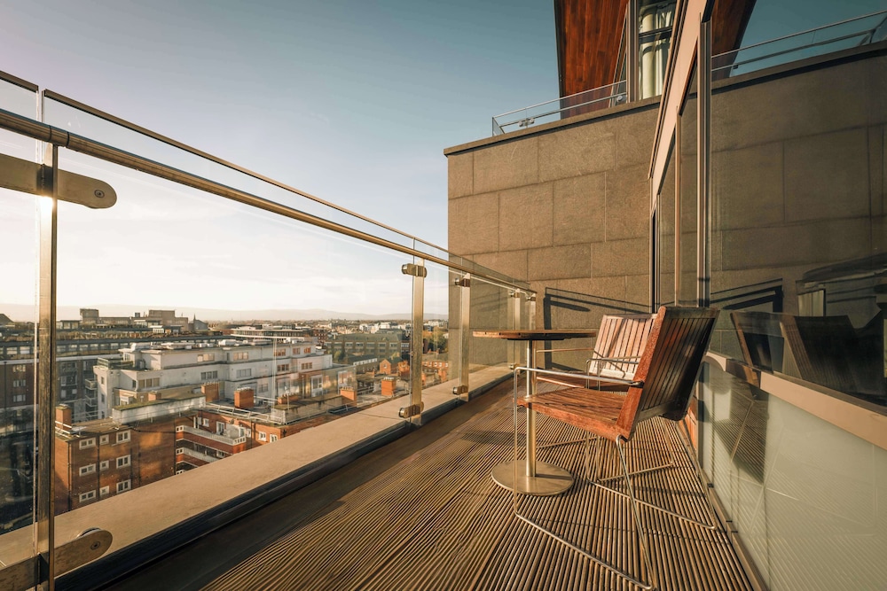 Suite, Balcony thumbnail 5