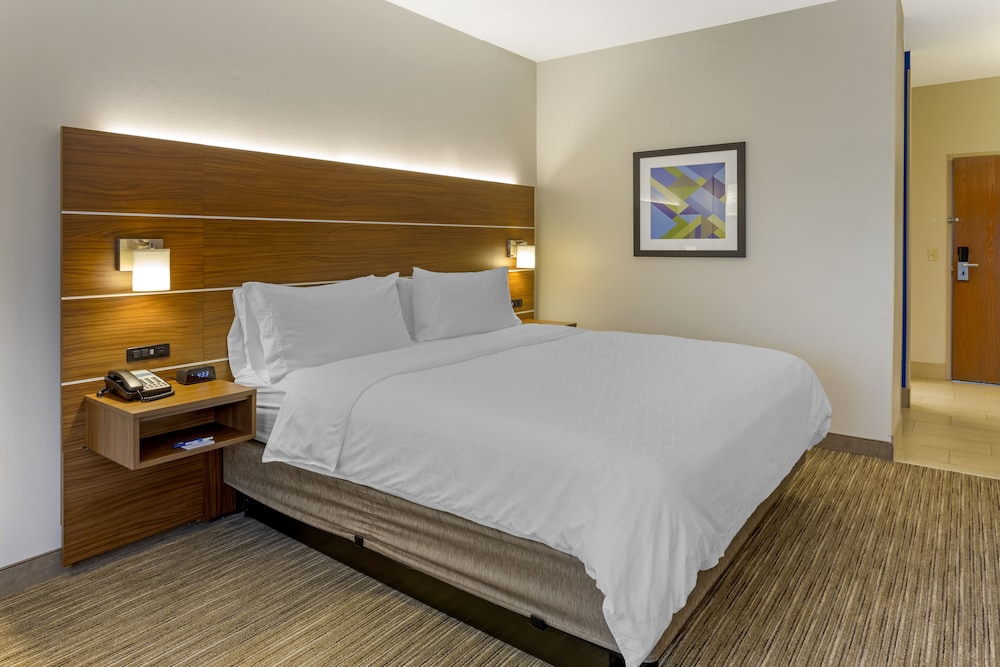 Standard Room, 1 King Bed - Photo 2