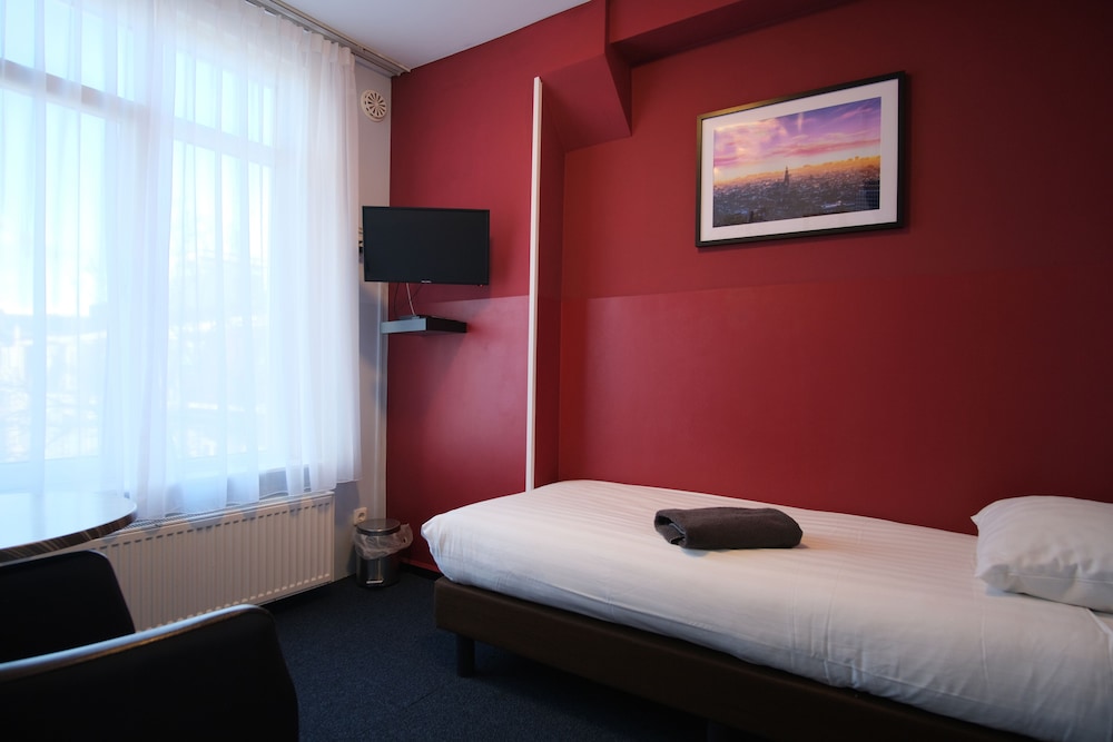 Single Room, Private Bathroom