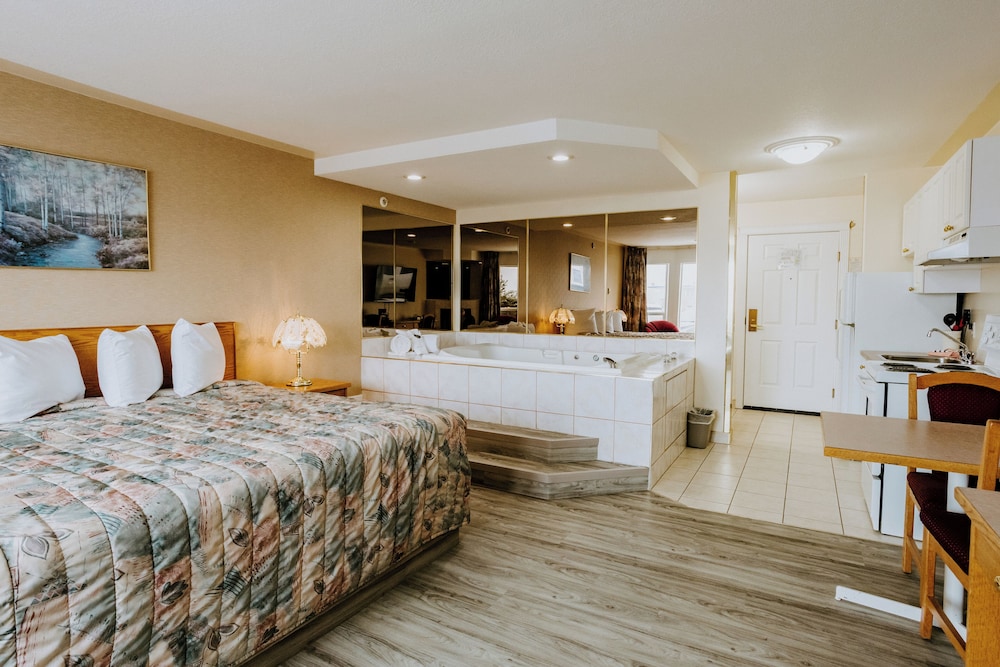 Studio Suite, 1 King Bed, Jetted Tub