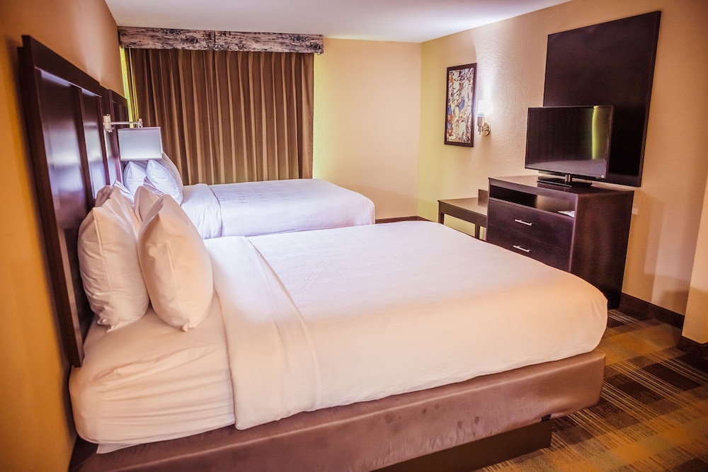 Standard Room, 2 Queen Beds, Non Smoking, Refrigerator & Microwave - Photo 6