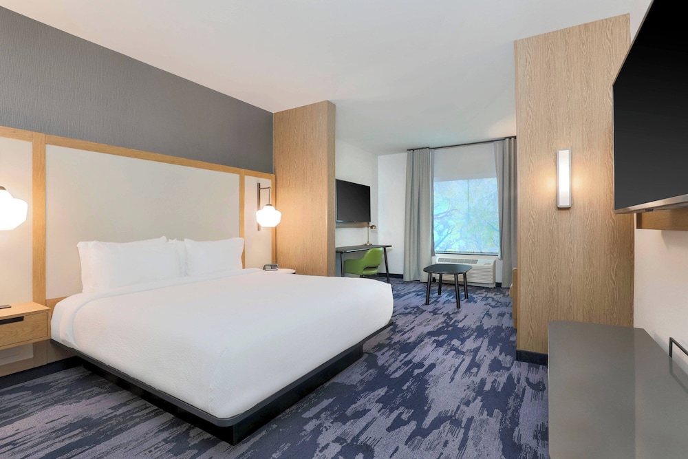 Room, 1 King Bed (Mobility Accessible, Tub) - Photo 1