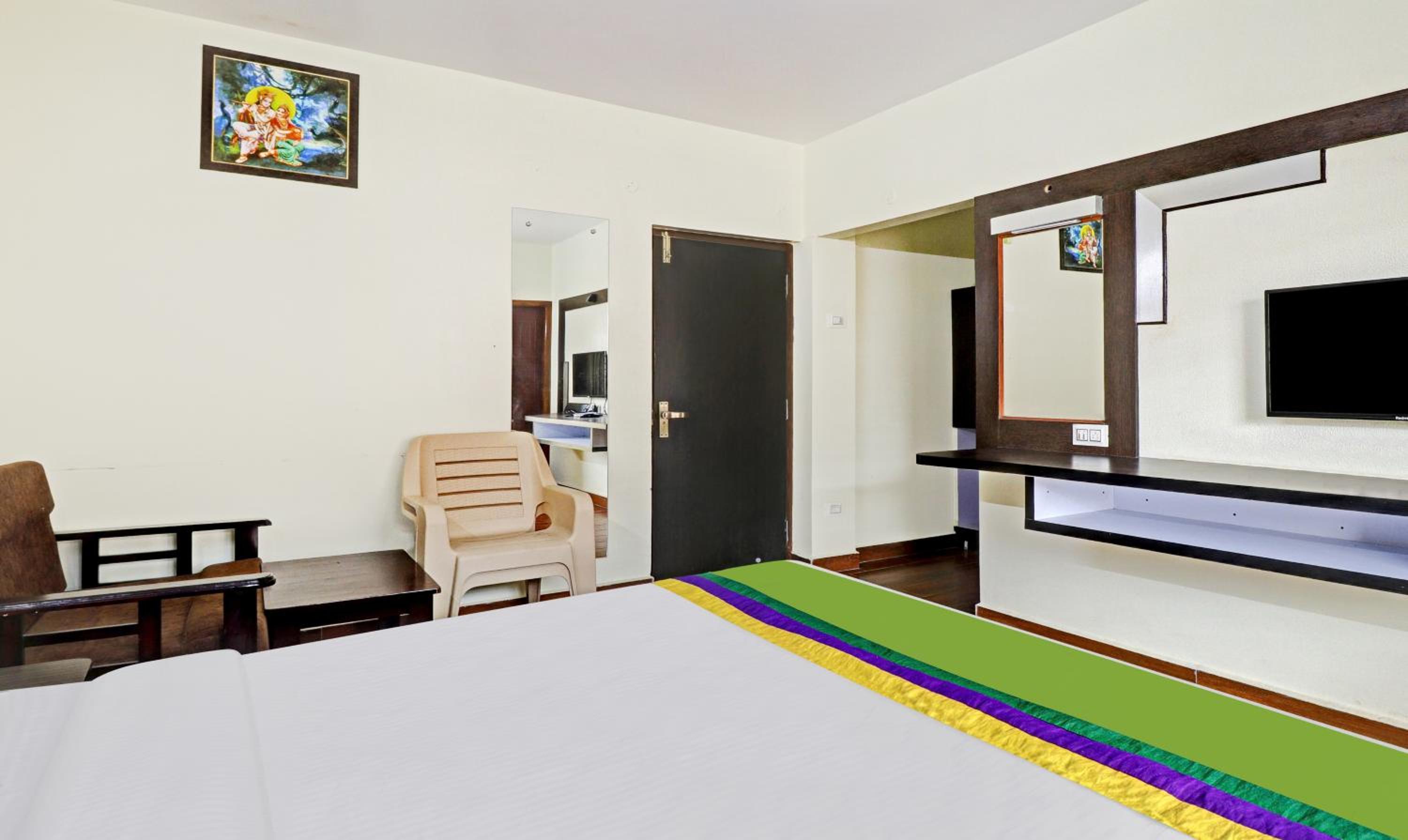 Deluxe Room with Balcony photo 3