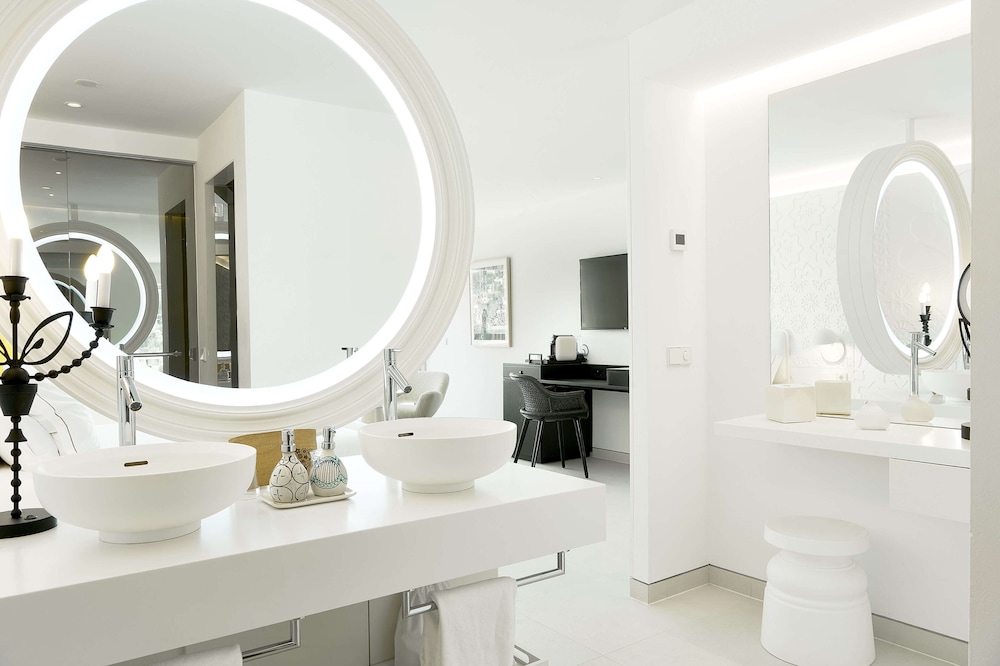 Junior Suite, Balcony, Partial Sea View