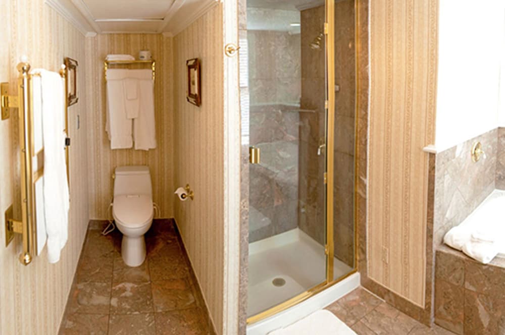 E.E. Nichols Celebrity Suite - Photo 3