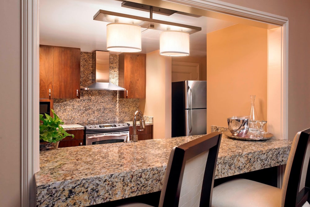 Suite, 1 Bedroom, Fireplace (Fireplace) - Photo 8