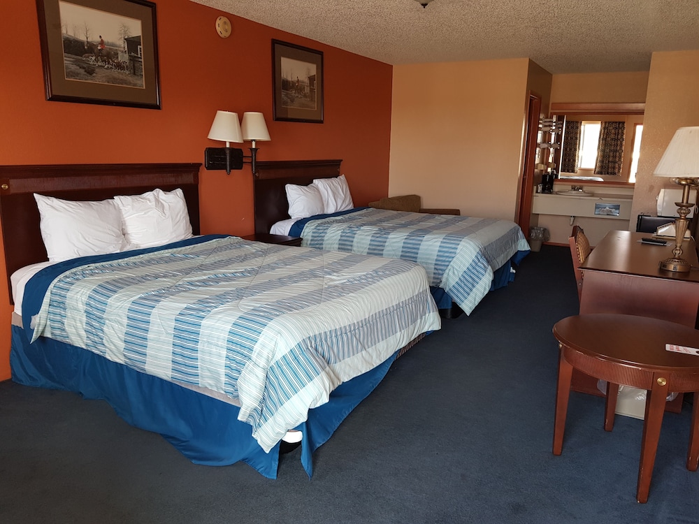 Standard Double Room, 2 Queen Beds, Non Smoking, Refrigerator & Microwave photo 1