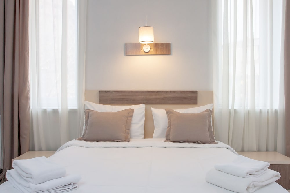 Deluxe Double Room, 1 King Bed, Balcony photo 2