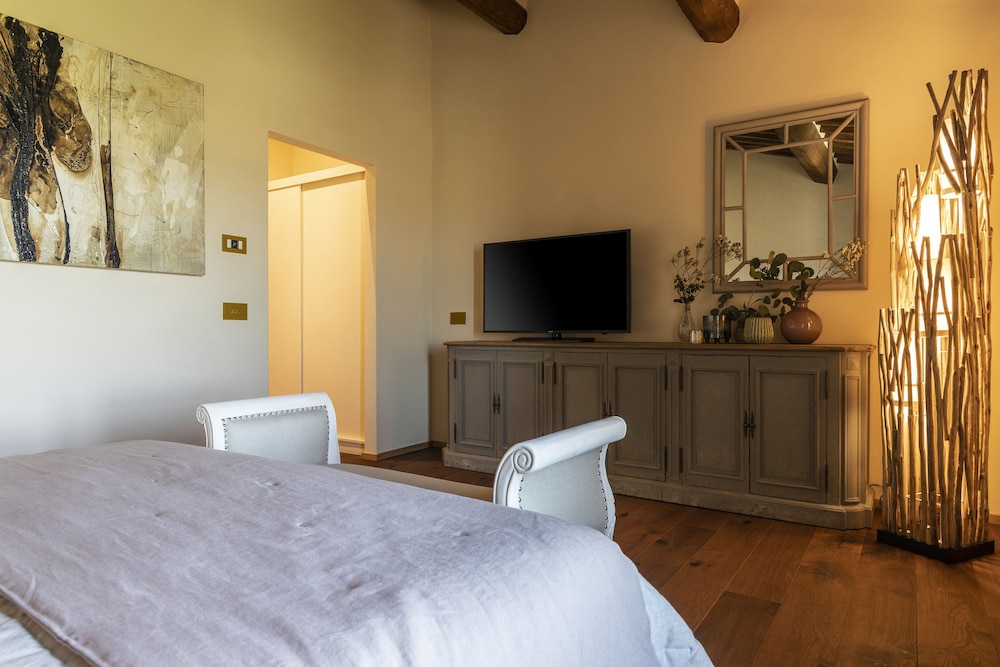 Suite 1 Bedroom photo 3