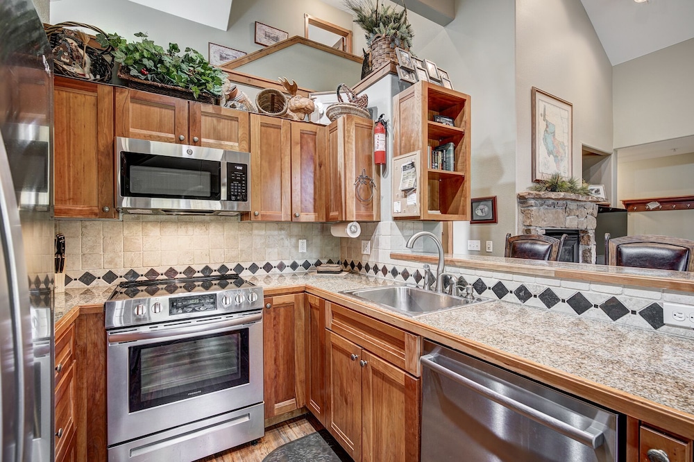 Premium Condo, 3 Bedrooms photo 2