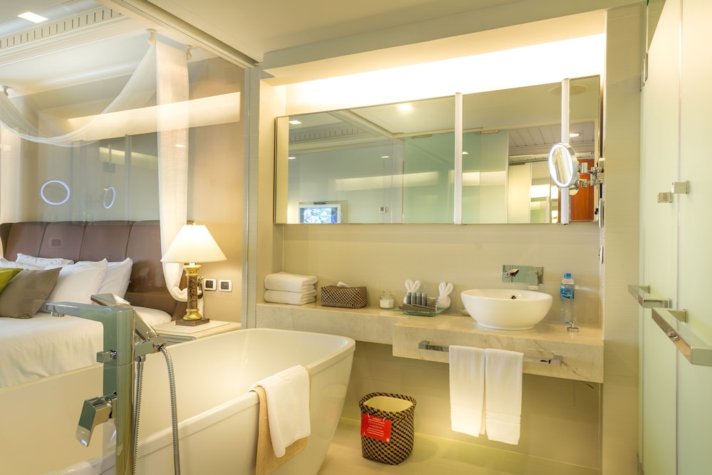 Available room thumbnail 6