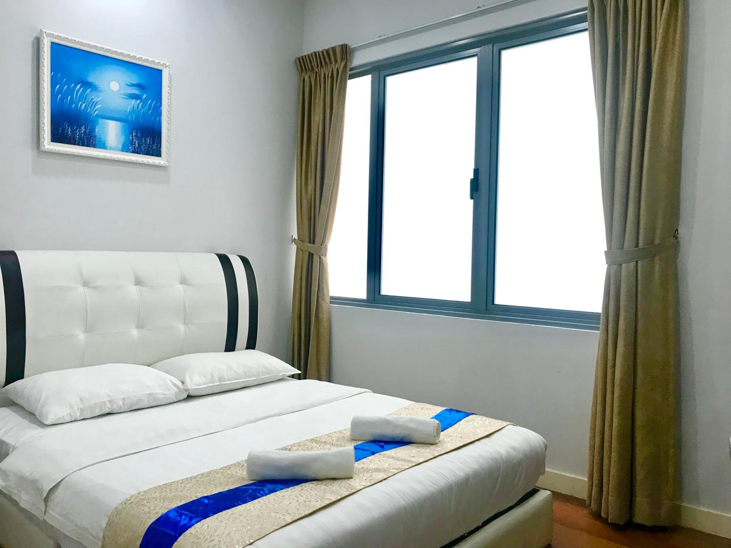 Two-Bedroom Deluxe Apartment with Balcony