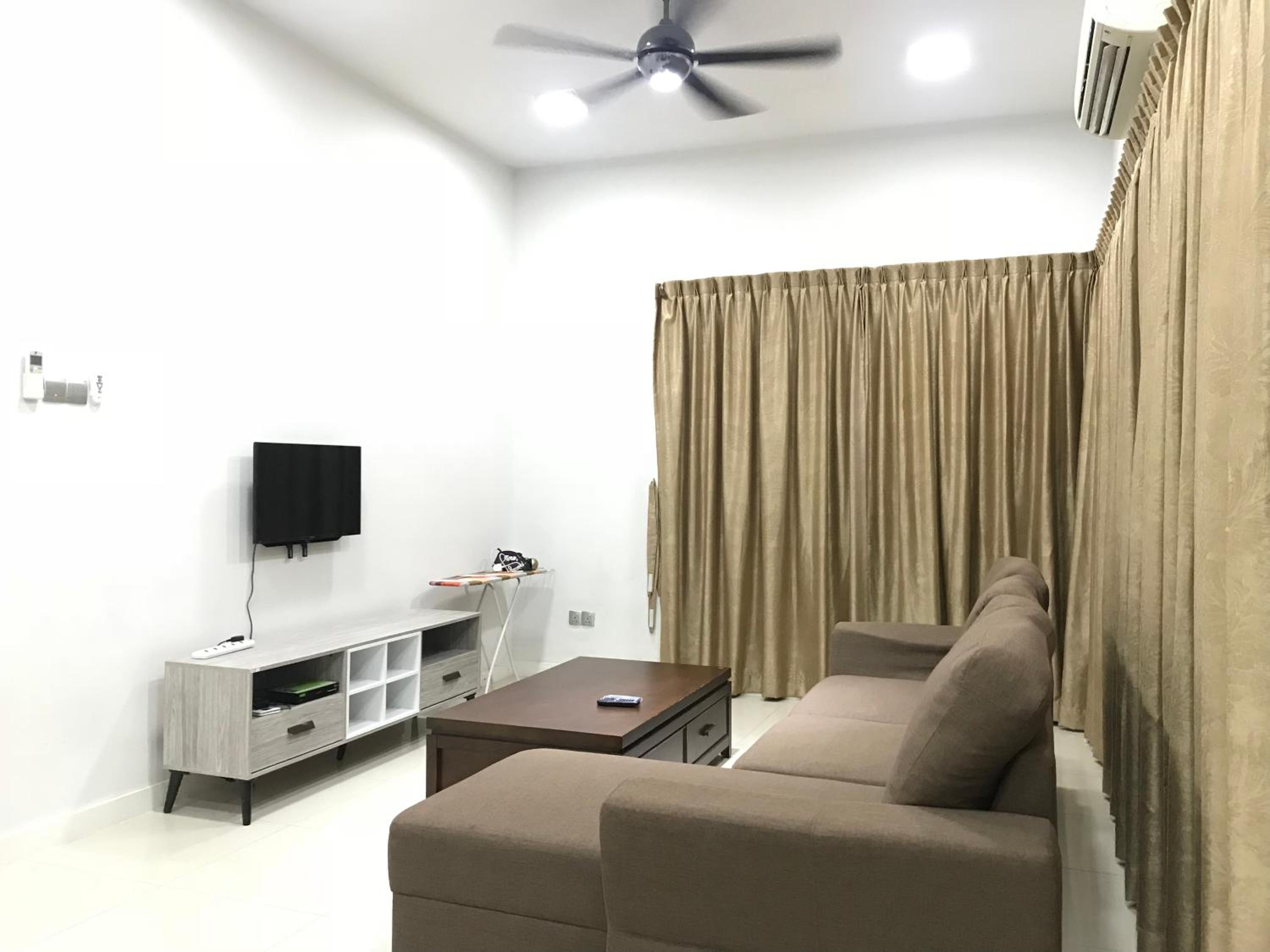 Two-Bedroom Deluxe Apartment with Balcony photo 3