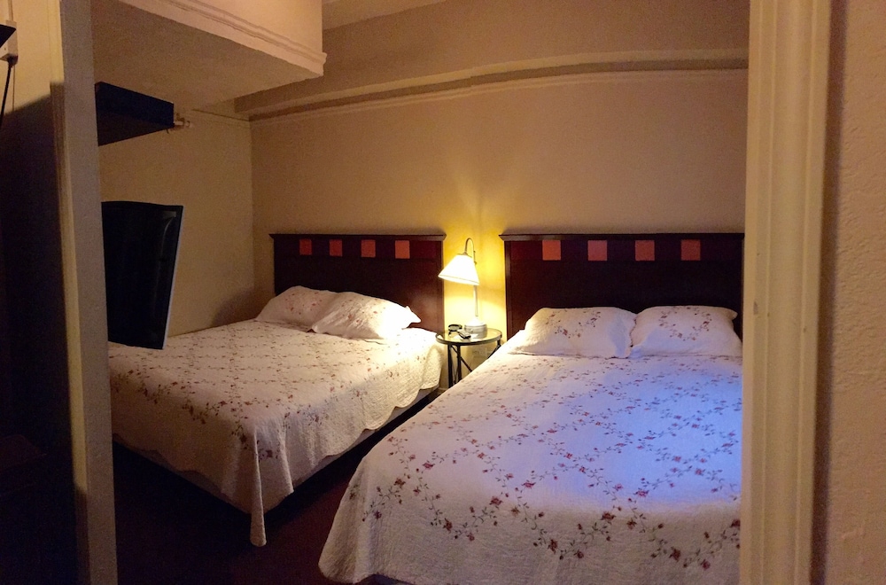 Room, 2 Queen Beds, Non Smoking, Ocean View - Photo 3