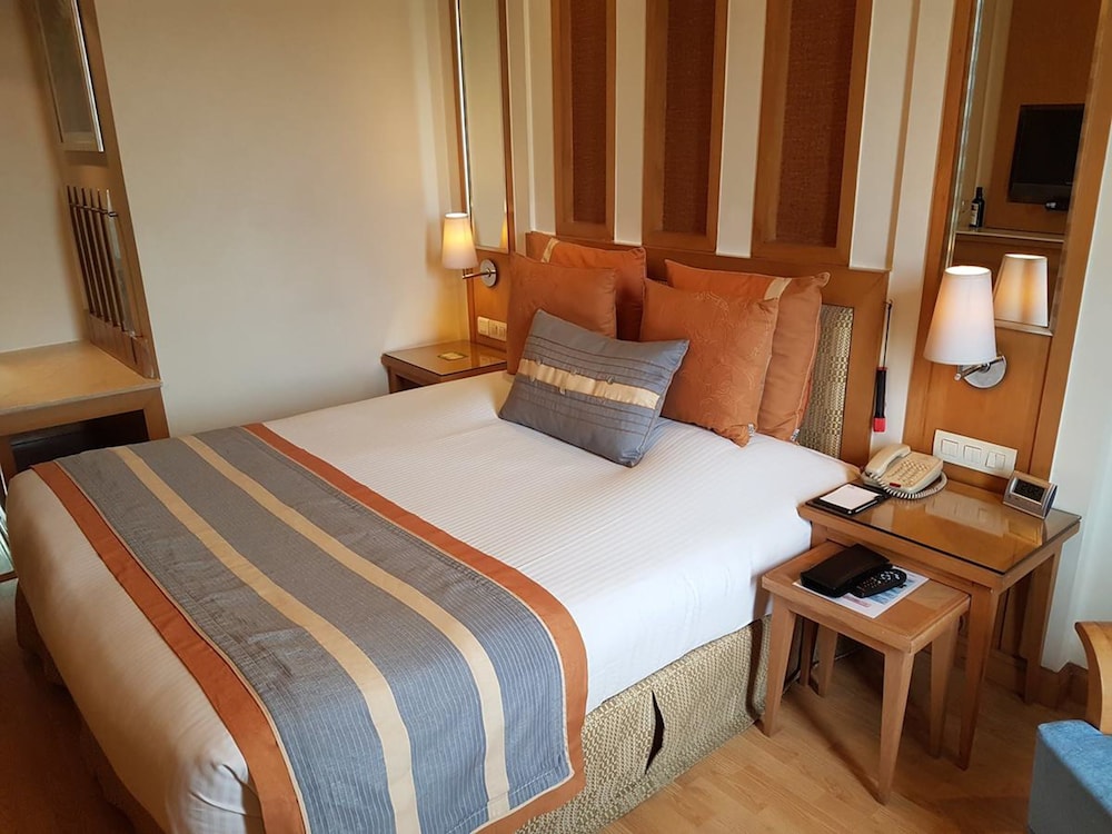 Standard Room, 2 Twin Beds, Smoking, City View photo 2