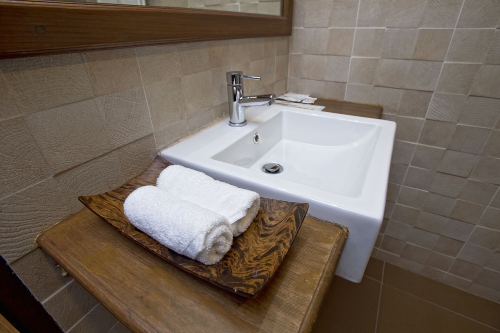 Embassy Suite photo 2